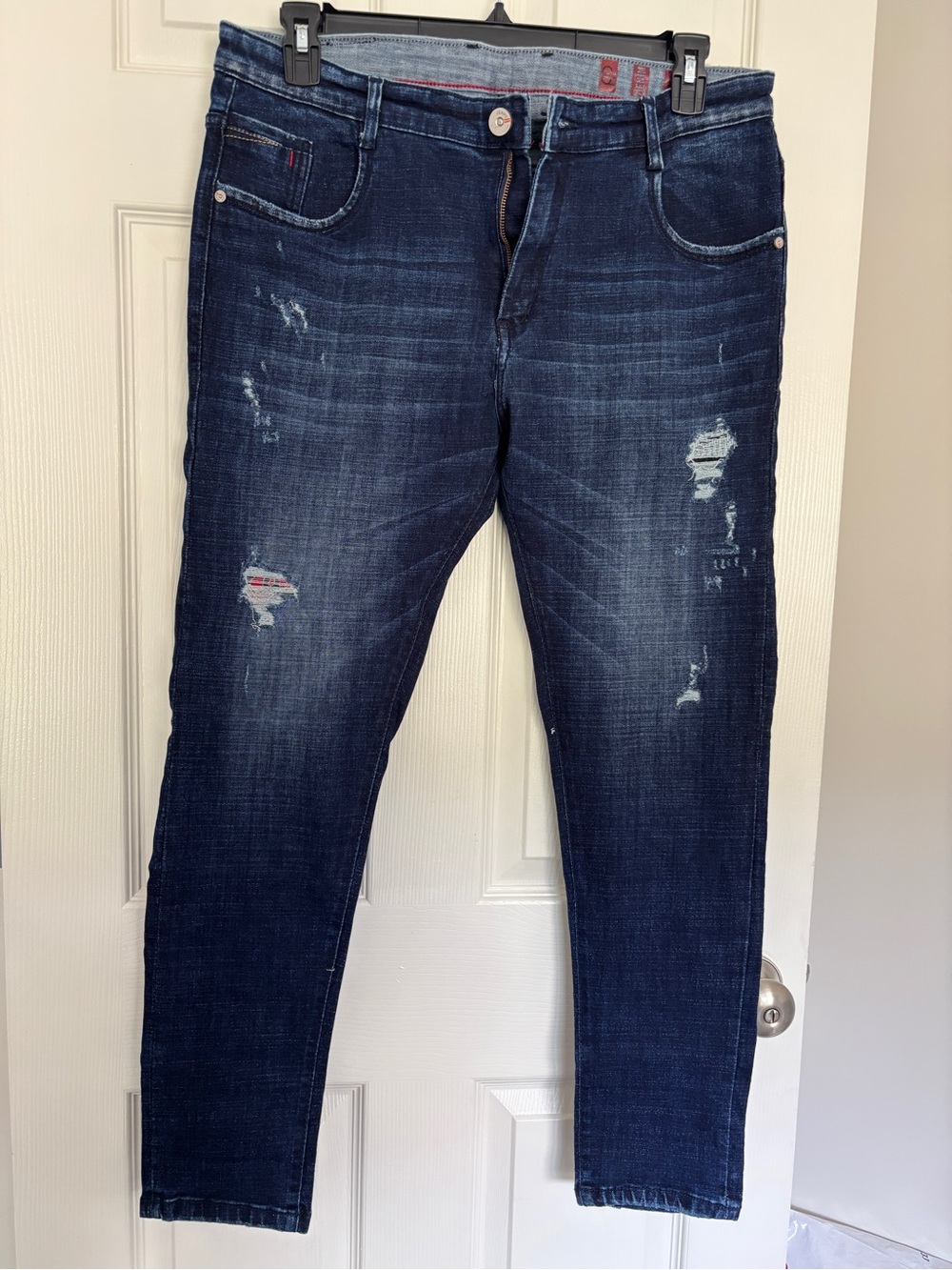 Men’s Dark Wash Distressed Ankle Fit Jeans – Size 40 – Excellent Condition